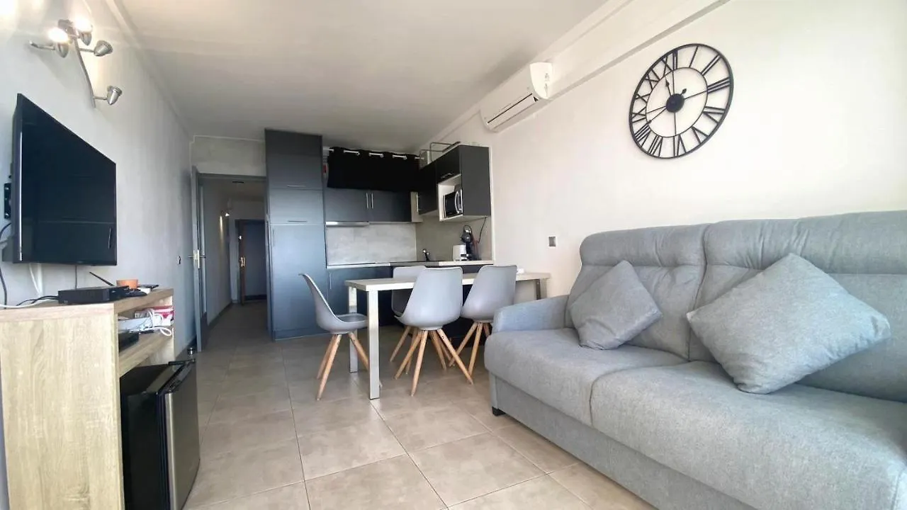 Meda Chica 1F Apartment Roses