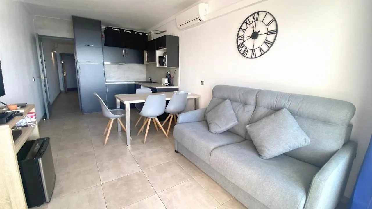 Meda Chica 1F Apartment Roses